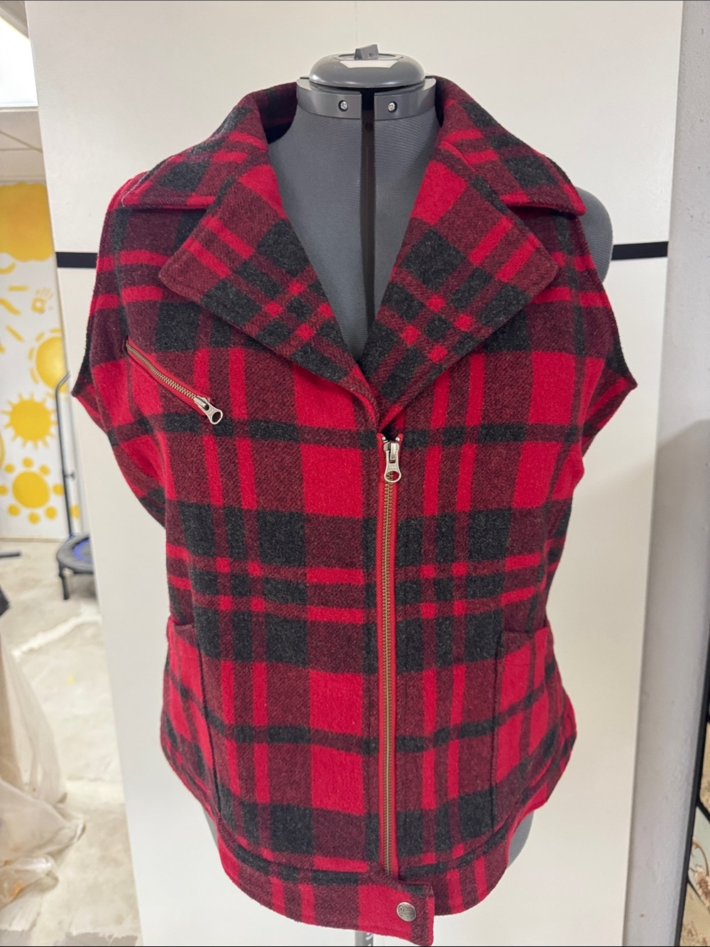 VGUC Red Plaid Women's Zip-Front Vest with Notch Collar
